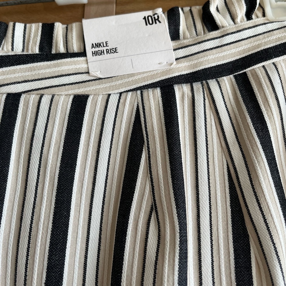 Express NEW ankle, high rise, “paperbag” ruffled waist, 10R pant - Picture 15 of 16